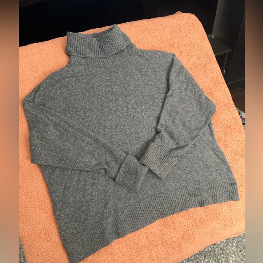 Old Navy turtleneck gray sweater